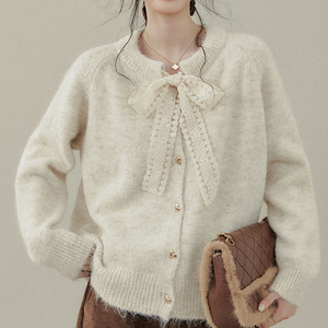 <span class=keywords><strong>Cardigan</strong></span> da donna in maglia pelosa color crema con fiocco in pizzo e bottoni dorati - Product Image 3