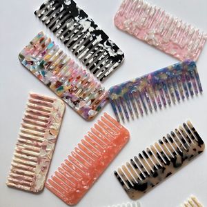 Peigne Lisseur Anti-Statique au Design Intemporel, Toucher Lisse, en Acétate Écologique, Dents Larges, pour la Maison - Product Image 4