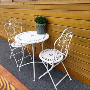 Ensemble <span class=keywords><strong>de</strong></span> table et chaises <span class=keywords><strong>de</strong></span> <span class=keywords><strong>jardin</strong></span> en <span class=keywords><strong>fer</strong></span> <span class=keywords><strong>forgé</strong></span> à motif ajouré <span class=keywords><strong>de</strong></span> style français pour villa, cour et balcon - Product Image 4
