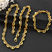 Ensemble de bijoux en gros style INS : Collier et bracelet plaqués or 18 carats avec pendentif cœur 3D, et chaîne simple assortie