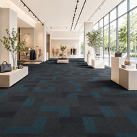 Dalles de moquette modulaires carrées en nylon 50x50 pour projets commerciaux et magasins de détail (OEM)