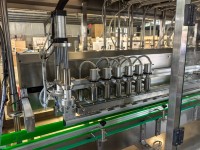 Machine de remplissage automatique de liquides visqueux pour bouteilles d'huile moteur, 6 buses, 4000 BPH, avec servopompe et convoyeur