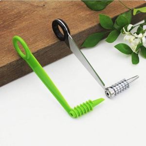Couteau à légumes en plastique et acier inoxydable pour pommes de terre, carottes, concombres, trancheuse manuelle en spirale, outils de cuisine - Product Image 3