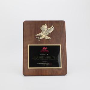 Producto Popular: Placa de Certificado Cuadrada Personalizada de Acrílico Marrón y Madera con Placa Plateada para Abogados y Licencias - Product Image 1