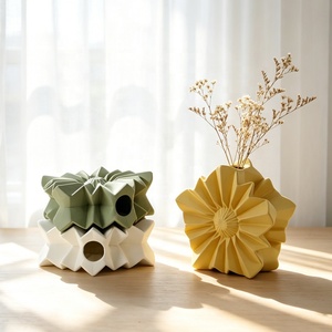 Vase en céramique rustique de style nordique antique YBH pour la maison, décoration de table de luxe vintage pour <span class=keywords><strong>fleurs</strong></span>, vases en céramique personnalisés - Product Image 2