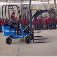 Truk Forklift Listrik 1T 1800W Motor Baterai Asam Timbal Tiang Dua Tingkat Pengangkatan Hidrolik Sederhana Ban Solid Baja Tipe C
