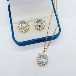 Vente en gros Ensemble de bijoux pour femmes en acier inoxydable de collection de colliers à breloques ronds en pierre de zircon à la mode - Product Image 4