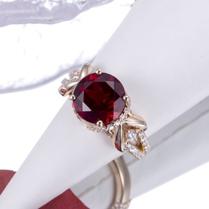 Bague Messi Gems MSR-816 en or jaune 14 carats avec rubis de laboratoire de 9,5 mm, bijoux fins - Product Image 2