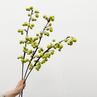 Kunstmatige fruitdecoraties, verse groene kleine appels, crabapple, hoogwaardig bloemendesign voor hotels en clubs, materialen voor bloemstukken