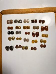 Par de Diamantes Naturales Multicolores con Corte Rosa, Certificados como Piedras Preciosas, Facetados en Elegante Forma de Corte Rosa para Joyería - Product Image 3