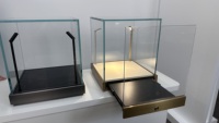 Vitrina de Sobremesa Moderna MASTER con Cerradura para Joyería, de Vidrio, 42*42*48cm, Exhibición Completamente Transparente