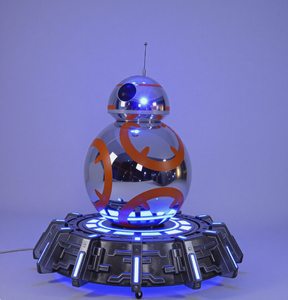 Sculpture de robot futuriste irrégulière en résine artistique grandeur nature, personnalisée, avec éclairage LED et finition chromée, pour centre commercial, thème science-fiction - Product Image 2
