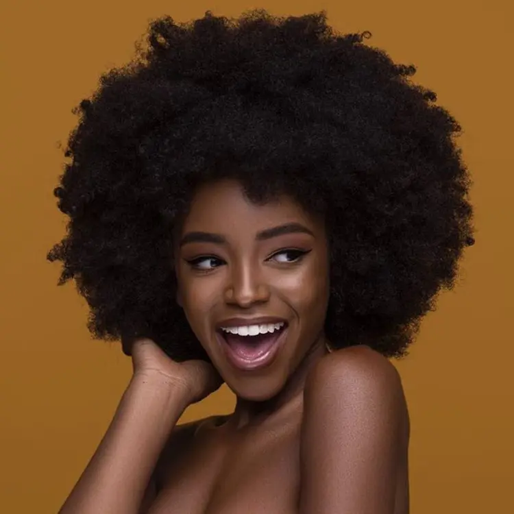 Siyah kadınlar için kısa Afro Kinky kıvırcık saç peruk doğal görünümlü kabarık ve yumuşak yüksek sıcaklık sentetik peruk