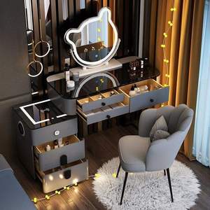 Table de maquillage avec chargeur sans fil, haut-parleur Bluetooth et miroir LED, design <span class=keywords><strong>vert</strong></span> avec rangement pour les routines de maquillage - Product Image 1