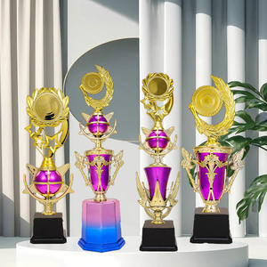 Trofeos de fútbol de diseño profesional del fabricante Trofeo de baloncesto de <span class=keywords><strong>todos</strong></span> los colores Venta caliente Artes y manualidades de diseño gratuito - Product Image 3