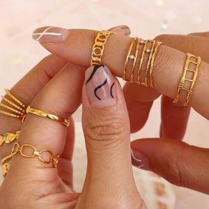 Anillos de Acero Inoxidable Chapados en Oro de Moda Europea y Americana, Diseño Geométrico Elegante y Moderno, de Lujo Ligero, para Comercio Transfronterizo - Product Image 4