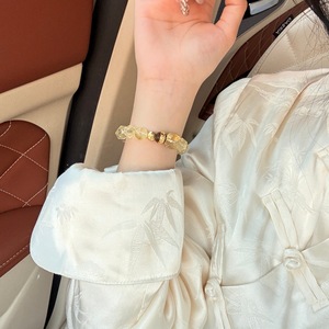Pulsera de Cuentas de Cristal Amarillo Limón Natural Chino Novedoso con Efecto de Vibración y Tono Vibrante, Inspirada en Caperucita Roja - Product Image 3
