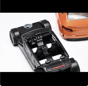 Modelo <span class=keywords><strong>Howie</strong></span> 1:64 Mercedes- C63s AMG W205 Naranja Atardecer, Aleación de Metal Fundido a Presión, Juguete Personalizado, Decoración del Hogar, Regalo, 110V - Product Image 3