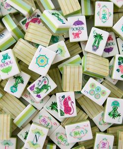 Jeu <span class=keywords><strong>de</strong></span> Mahjong Américain <span class=keywords><strong>de</strong></span> Luxe Personnalisé Écologique à <span class=keywords><strong>4</strong></span> Couches, 160 Tuiles Gravées à Motif Grain et Dos Vert, pour Jeu <span class=keywords><strong>de</strong></span> <span class=keywords><strong>Table</strong></span> - Product Image 1