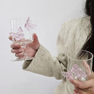 Grande <span class=keywords><strong>tasse</strong></span> en verre d'été moderne de style Ins Photos d'eau papillon transparent pour boissons froides Jus de glace pour champagne - Product Image 5