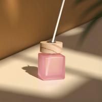 Bouteille diffuseur à roseaux en verre rose mat carré avec couvercle en bois biseauté, logo personnalisé, conteneur d'arôme vide, vente en gros OEM en vrac