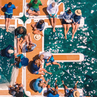Plateforme flottante gonflable robuste pour l'amarrage de bateaux et de jet-skis
