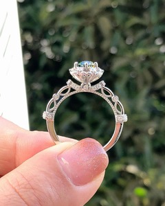 Anillo de Plata de Ley 925 de Alta Pureza con Baño de Rodio y Moissanita Engastada en Puntas, Regalo de Aniversario de Bodas para Mujer, Joyería en Oferta - Product Image 2