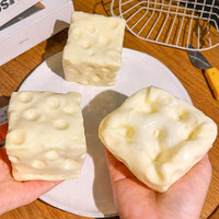 Jouet Squishy en forme de cube de fromage mignon, en TPR souple à rebond lent, jouet anti-stress à presser, jouet en forme d'aliment simulé pour enfants et adultes, pour soulager le stress