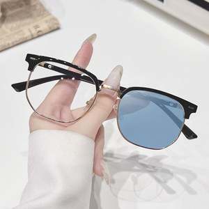 Gafas de Media Montura con Logotipo Personalizado 2025, Gafas Fotocromáticas de Color Cambiante a la Moda, Gafas Anti Luz Azul Extra Grandes para Hombre y Mujer - Product Image 3