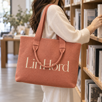 Sac à bandoulière en tricot avec poignées courtes et options de logo personnalisé pour les détaillants d'accessoires proposant des collections de mode quotidiennes