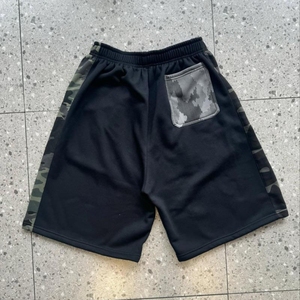 Shorts décontractés amples à taille élastique avec panneaux latéraux imprimés DTG camouflage, coupe et couture personnalisées, fabricant de shorts en molleton pour hommes - Product Image 3