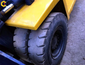 Chariot élévateur Komatsu FD100 d'occasion, puissant - Product Image 3