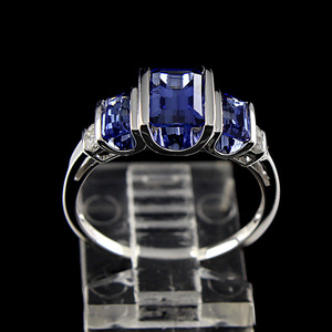 Anello classico con pietra blu per donna, design elegante intarsiato, gioielli alla moda per tutti i giorni - Product Image 1