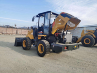 Mini-chargeuse sur pneus 816H, capacité nominale de 1,6 tonne, godet de 0,8 m³, 66,2 kW, chargeuse frontale compacte pour travaux municipaux et agricoles
