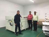Machine de laminage de panneaux solaires semi-automatique à vente chaude pour l'encapsulation des panneaux solaires
