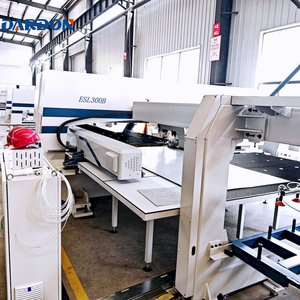 Máquina Láser de Fibra de 30T y 3000W con Roscado Automático M3-M6, 32 Estaciones, Alta Velocidad de 110m/min para Fabricación de Metales - Product Image 1