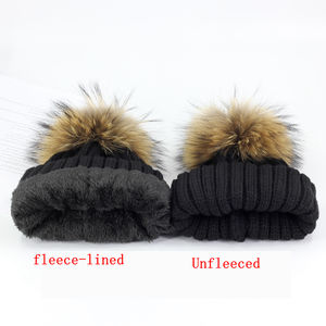 Bonnets en vraie fourrure de raton laveur pour enfants adultes famille hiver chaud <span class=keywords><strong>pompon</strong></span> chapeau femmes <span class=keywords><strong>pompon</strong></span> <span class=keywords><strong>bonnet</strong></span> <span class=keywords><strong>doublé</strong></span> <span class=keywords><strong>polaire</strong></span> - Product Image 3