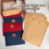 Ensemble d'enveloppes en papier génériques