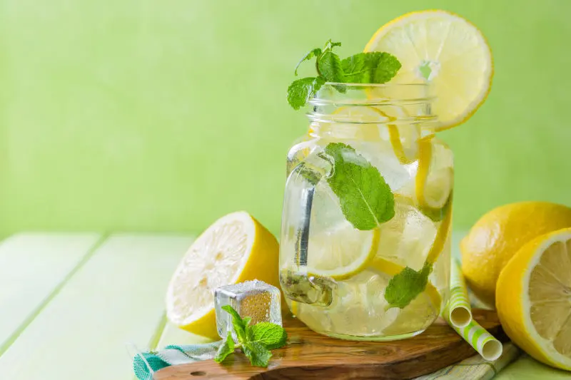 Aroma di menta al limone profumo di olio profumato per uso alimentare su olio aromatico liquido concentrato di aroma di essenza di menta e limone