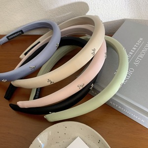 Fascia per Capelli in Raso Stile Retrò Francese con Fiocco, Fascia Antiscivolo di Alta Qualità per Lavaggio Viso, Versatile Fermacapelli - Product Image 3