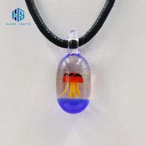उच्च गुणवत्ता वाली लघु हस्तनिर्मित मुरूनो लैम्पवर्क ग्लास समुद्री मछली और जेलीफ़िश जानवर बच्चों के नेकलेस के लिए प्यारी शैली - Product Image 5