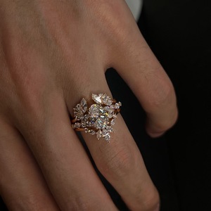 R236 Nuovo Anello Aperto di Lusso in Ottone Placcato Oro 18K con Zirconi, Fascia con Diamanti Taglio Ovale per Donna, Gioielli per Matrimoni e Feste - Product Image 5