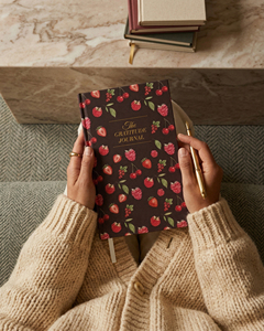 Diario <span class=keywords><strong>de</strong></span> Gratitud LABON con Tapa Dura <span class=keywords><strong>de</strong></span> Estilo Vintage y Diseño <span class=keywords><strong>de</strong></span> Frutas, Cuaderno <span class=keywords><strong>de</strong></span> Reflexión Diaria con Detalles en Dorado para el Autocuidado y Mindfulness, Ideal para Regalo - Product Image 4