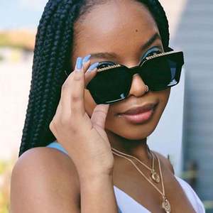 Gafas de Sol Cuadradas Modernas de Alta Calidad con Logotipo Personalizado, Lentes de Espejo Azules con Protección UV400, Gafas de Sol Extra Grandes para Hombre y Mujer - Product Image 2