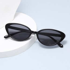 <span class=keywords><strong>Lunettes</strong></span> <span class=keywords><strong>de</strong></span> soleil œil-<span class=keywords><strong>de</strong></span>-chat polarisées UV380 en PC, style Ins et américain, unisexe, nouvelle collection, tendance, style identique - Product Image 1