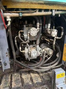 Finitrice per Asfalto Usata di Alta Qualità Originale 1800-2L con Motore Perkins, Capacità 700t/h, Velocità 4.5km/h in Vendita - Product Image 5