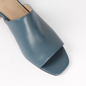 <span class=keywords><strong>Mules</strong></span> <span class=keywords><strong>en</strong></span> <span class=keywords><strong>cuir</strong></span> personnalisables pour femmes chaussures sandales à talons épais bas dos ouvert Peep Toe carré bloc talon printemps été - Product Image 5