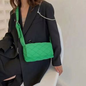Sacs à bandoulière matelassés en coton tissé pour femmes, sacs à main tricotés de créateurs de marques de mode - Product Image 2
