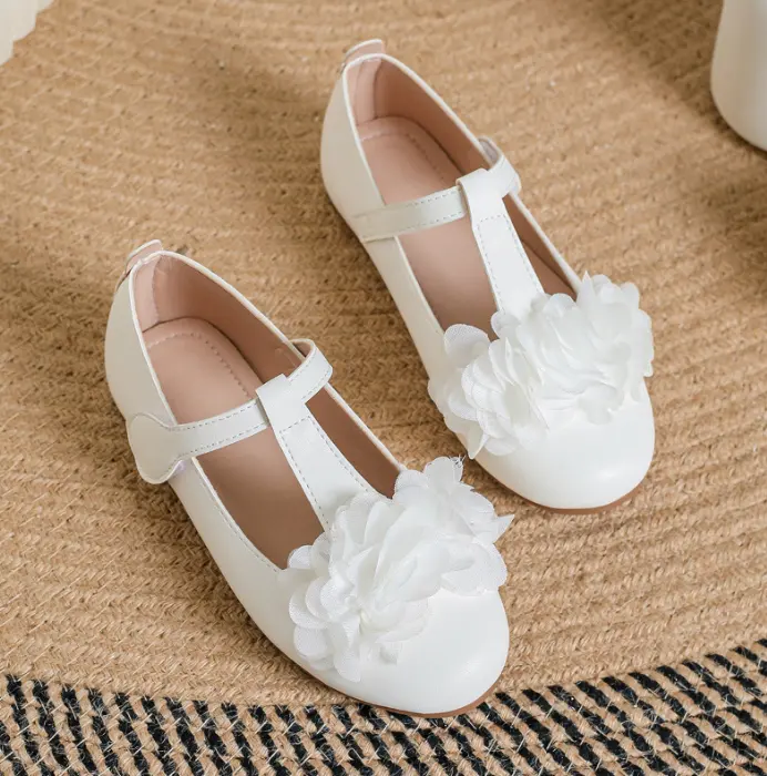 बच्चों की पार्टी के जूते सफेद सरल परी शैली के फ्लैट सोल वाले बच्चों के प्यारे बो टी-बार ड्रेस जूते