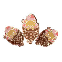 Insigne en métal d'ours de crème glacée de dessin animé breloques en émail personnalisées breloques en émail teint pour la fabrication de bijoux badge en émail dur